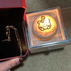 Caja de Anillos Mágica con Oso Giratorio - Regalo Sorpresa 2025